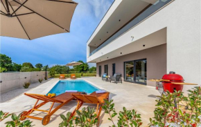 Stunning Home In Fazana With Wifi